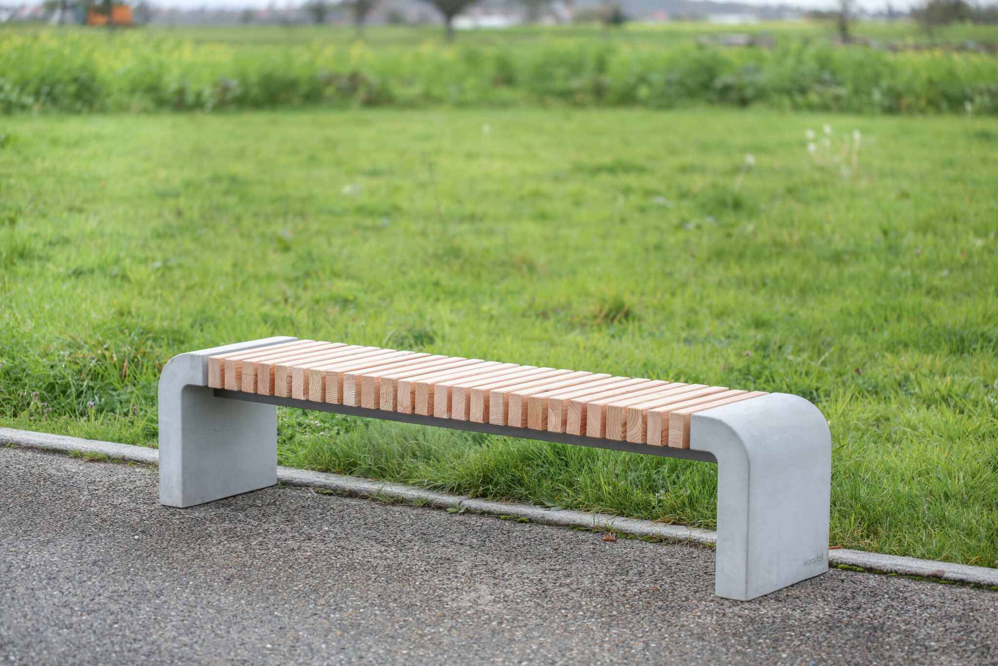 Banc rotundatus longueur personnalisable dans un espaces extérieur
