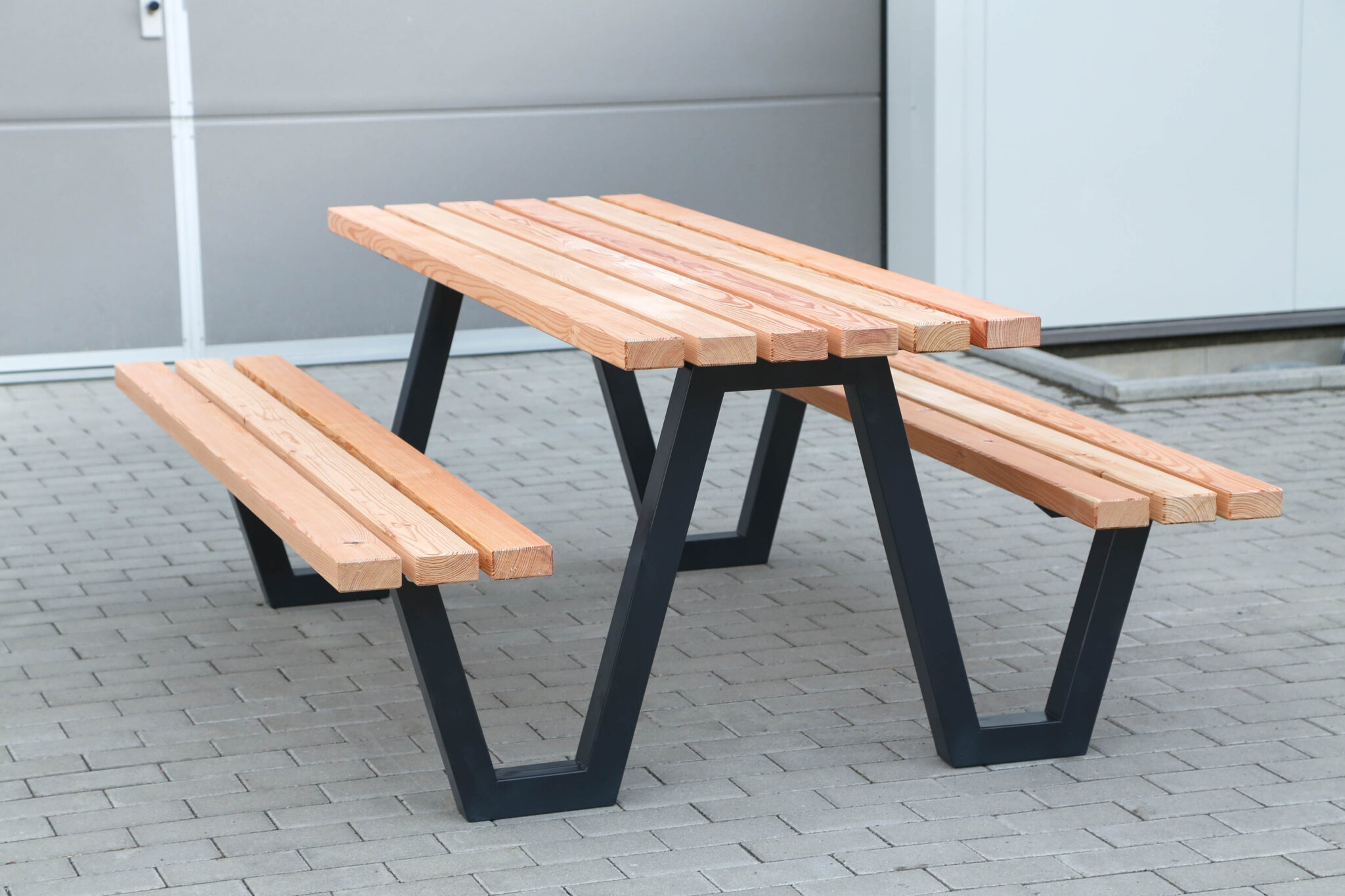 Mobilier d’extérieur Wandel, pour jardins privés, terrasses, ainsi que pour vos espaces de détente professionnels.