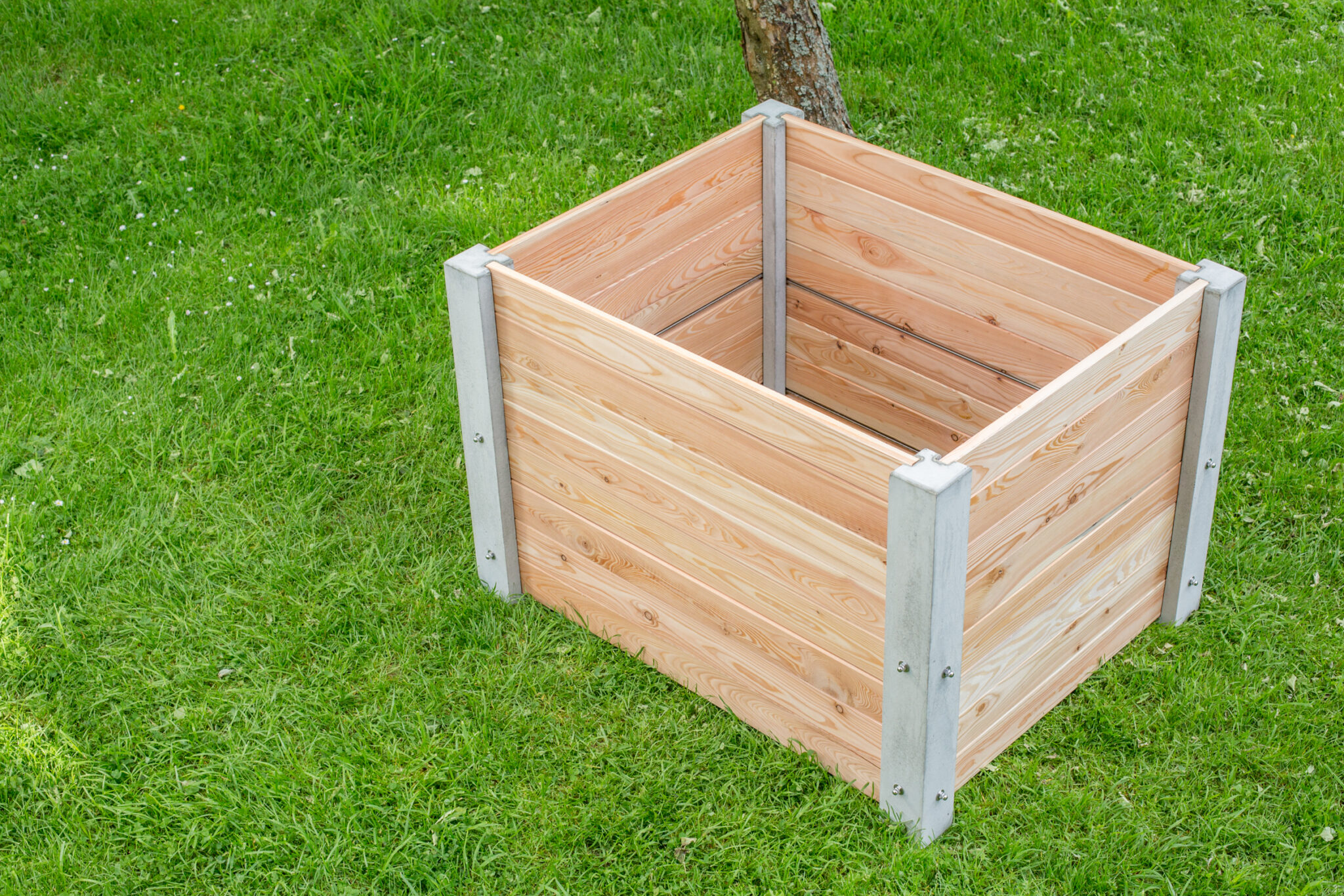 Jardinière robuste en béton armé et bois naturel – parfaite pour un usage privé ou professionnel, résistante aux intempéries