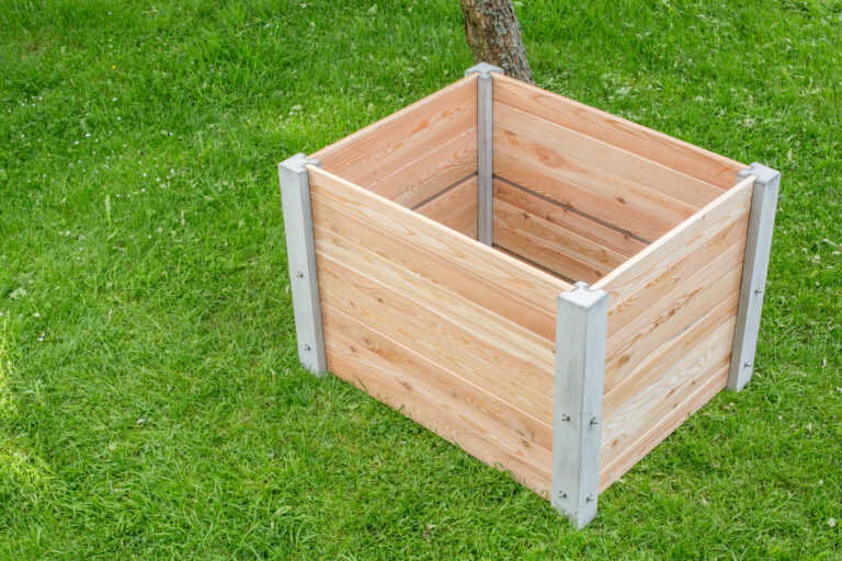Jardinière robuste en béton armé et bois naturel – parfaite pour un usage privé ou professionnel, résistante aux intempéries