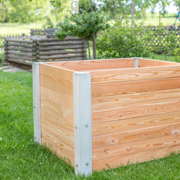 Potager surélevé combinant l’élégance du bois et la solidité du béton, adapté aux espaces publics ou privés.