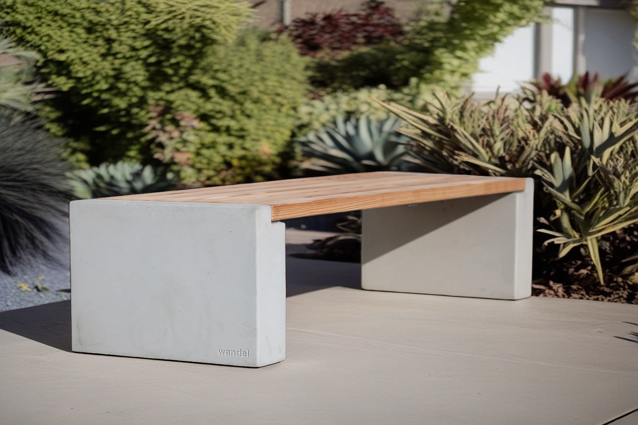 Banc Primus extra large en béton et bois