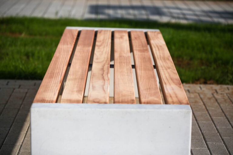 Banc XL, planche de bois de mélèze local ou bois dur FSC