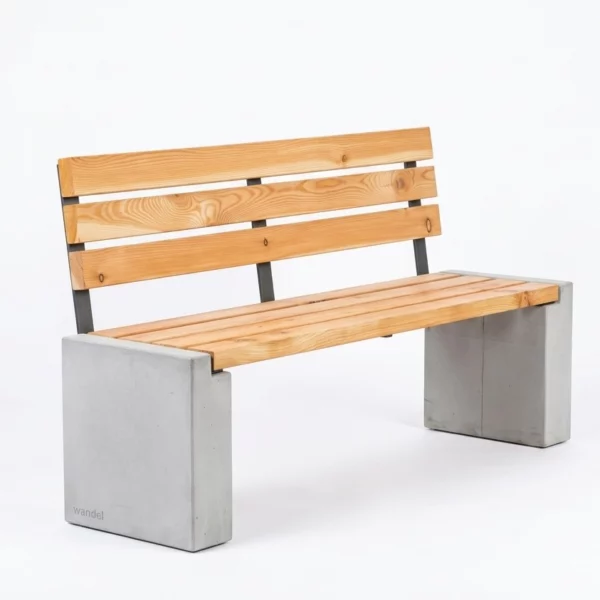 Banc Primus avec assise en mélèze et pieds en béton