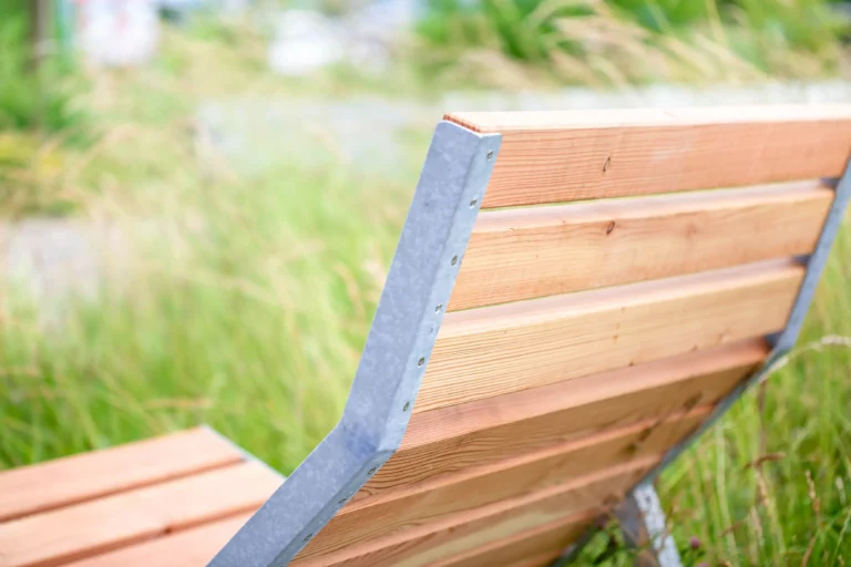 Chaise longue avec structure en acier solide