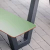 Wetterfeste Sitzgruppe aus Gartentisch und Bänken mit pflegeleichter HPL-Oberfläche