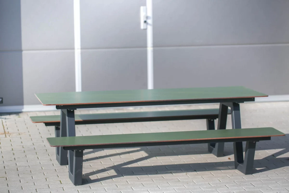 Kinder-Sitzgruppe Gartentisch und Bänke, pflegeleichtes HPL, wetterfest für Outdoor